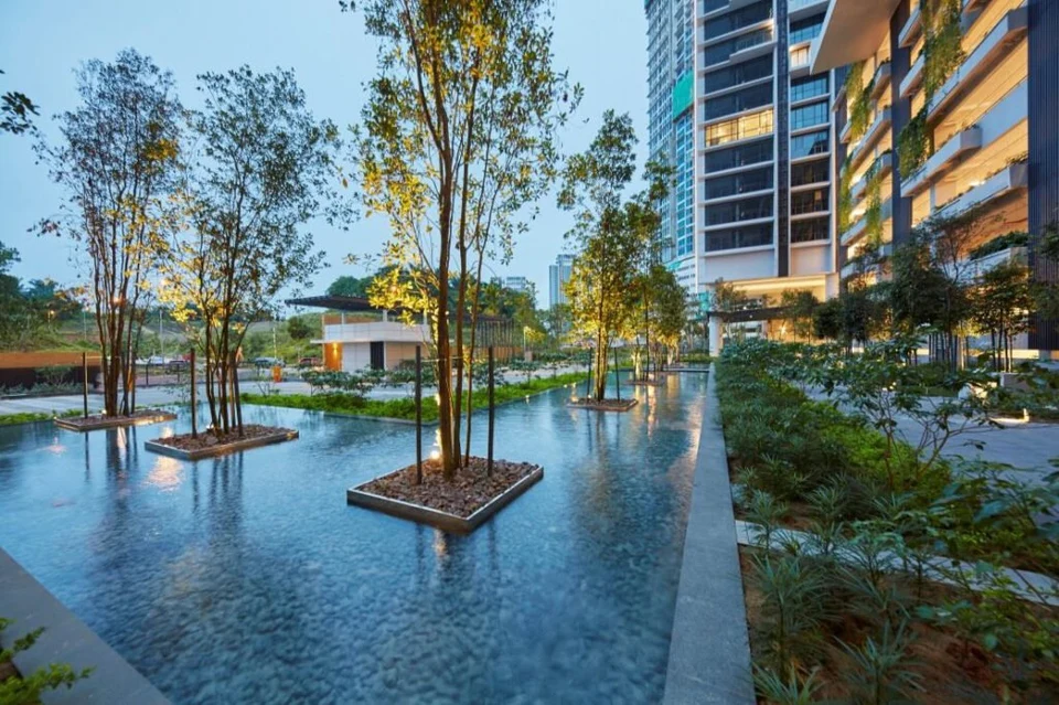 Grand Medini · Landscaped water garden