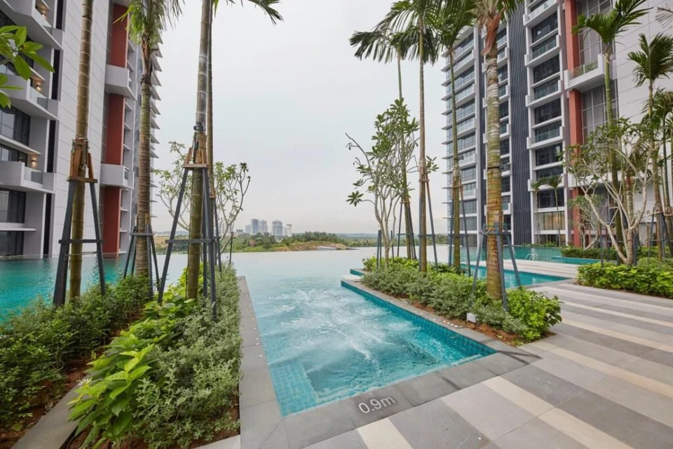 Grand Medini · Wading pool