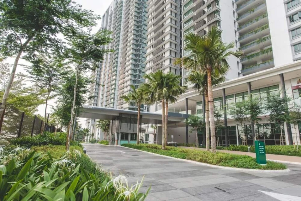 Iskandar Residences · Landscaped walkway
