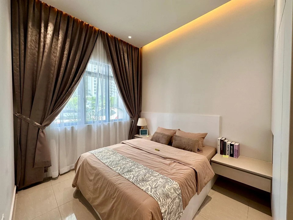 Type D · 819 sq. ft. · Family suite