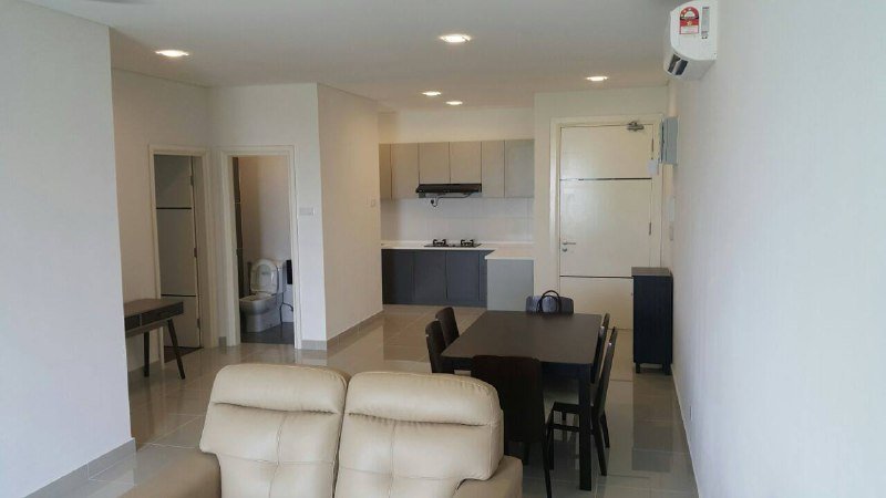 1Medini — Living area with leather seating