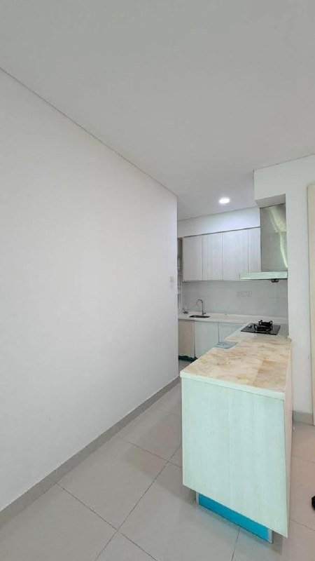 1Medini — Kitchen entrance