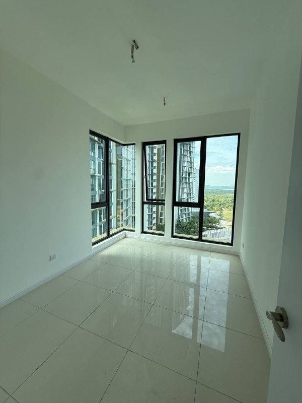 Elysia Park Residence — Apartment room with windows